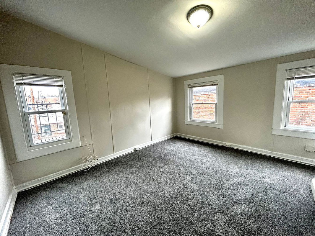 Cathedral Quarters apartment with original hardwood floors